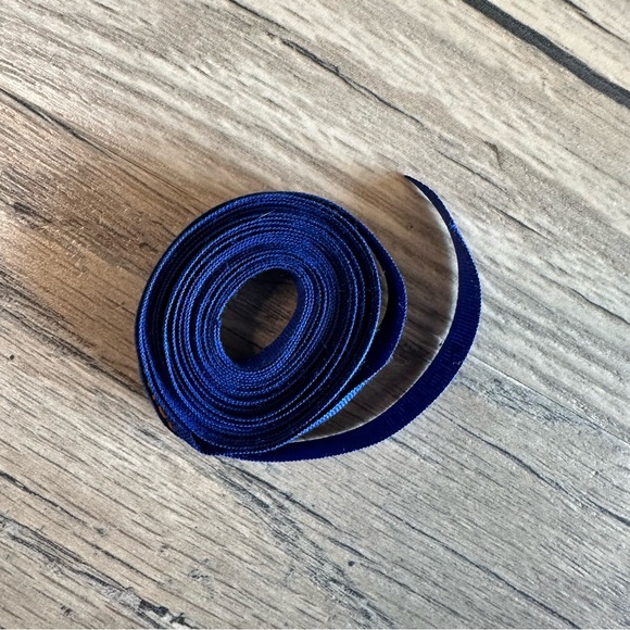 Authentic Louis Button Blue Ribon - Picture 3 of 3